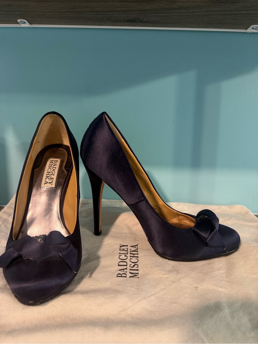 Badgley Mischka Navy Blue Satin Bow Peep Toe Heels Size 6 w/ Dust Bag